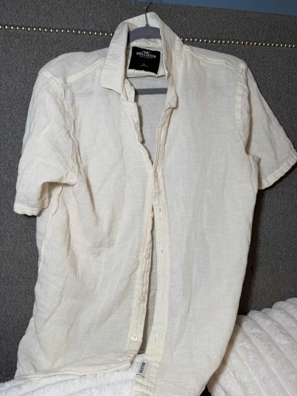 Hollister Men's Cream Textured Short-Sleeve Button-Down Shirt | L